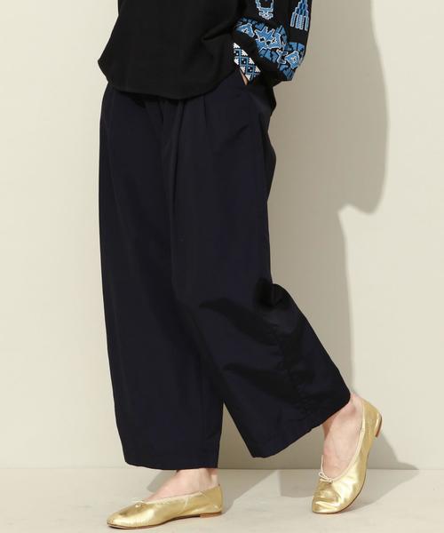 UNITED ARROWS(ユナイテッドアローズ)の「SFL ナイロン タックパンツ† ◆(その他パンツ・レディース・ピンク/マスタード/ネイビー・FREE)」の2枚目の写真