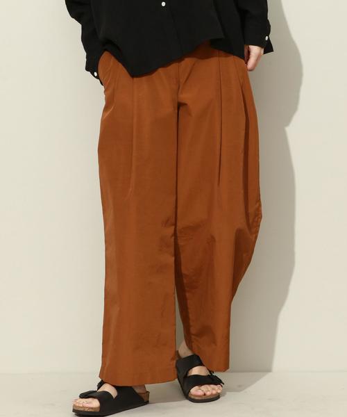 UNITED ARROWS(ユナイテッドアローズ)の「SFL ナイロン タックパンツ† ◆(その他パンツ・レディース・ピンク/マスタード/ネイビー・FREE)」の3枚目の写真