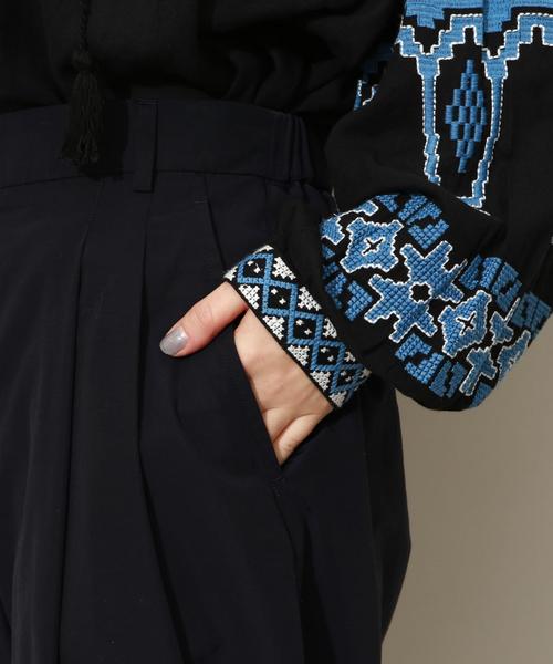 UNITED ARROWS(ユナイテッドアローズ)の「SFL ナイロン タックパンツ† ◆(その他パンツ・レディース・ピンク/マスタード/ネイビー・FREE)」の16枚目の写真