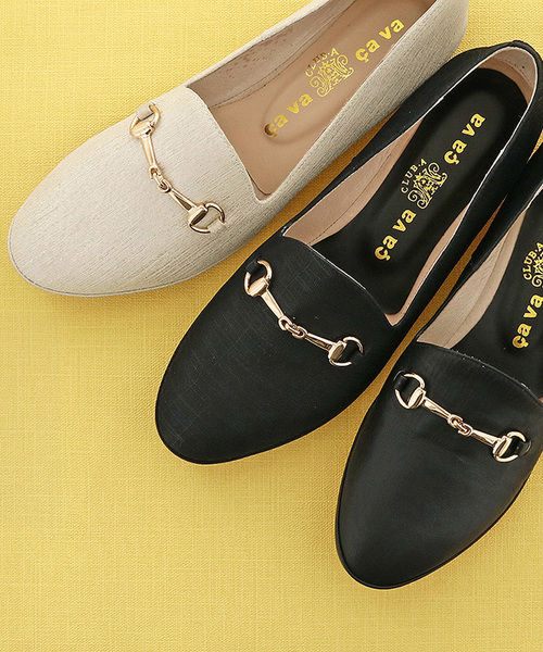 cava cava（サヴァサヴァ）の「〈cavacava (サヴァサヴァ) 〉　ビット付フラットシューズ（ローファー・レディース・ブラック/オリーブ/アイボリー/グレイッシュベージュ/レッド/ブラックミックス/ラベンダー/プラチナム・23.0cm/23.5cm/24.0cm/24.5cm/22.5cm/25.0cm）」の2枚目の写真