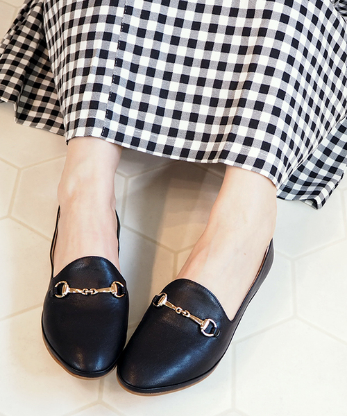 cava cava（サヴァサヴァ）の「〈cavacava (サヴァサヴァ) 〉　ビット付フラットシューズ（ローファー・レディース・ブラック/オリーブ/アイボリー/グレイッシュベージュ/レッド/ブラックミックス/ラベンダー/プラチナム・23.0cm/23.5cm/24.0cm/24.5cm/22.5cm/25.0cm）」の12枚目の写真