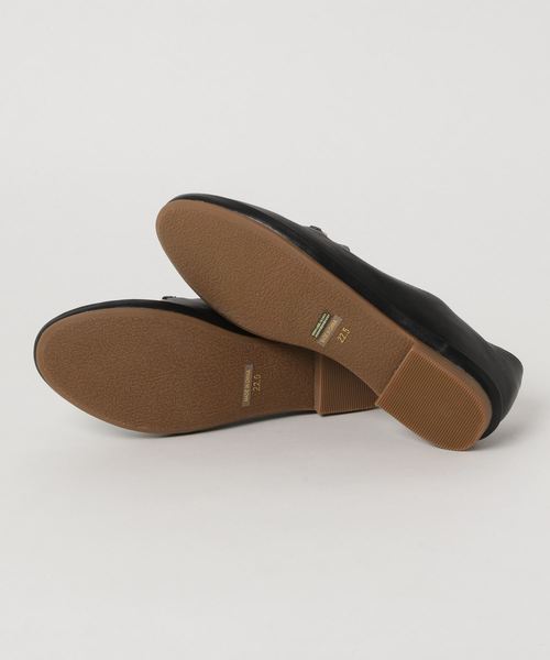 cava cava（サヴァサヴァ）の「〈cavacava (サヴァサヴァ) 〉　ビット付フラットシューズ（ローファー・レディース・ブラック/オリーブ/アイボリー/グレイッシュベージュ/レッド/ブラックミックス/ラベンダー/プラチナム・23.0cm/23.5cm/24.0cm/24.5cm/22.5cm/25.0cm）」の10枚目の写真