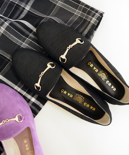 cava cava（サヴァサヴァ）の「〈cavacava (サヴァサヴァ) 〉　ビット付フラットシューズ（ローファー・レディース・ブラック/オリーブ/アイボリー/グレイッシュベージュ/レッド/ブラックミックス/ラベンダー/プラチナム・23.0cm/23.5cm/24.0cm/24.5cm/22.5cm/25.0cm）」の4枚目の写真