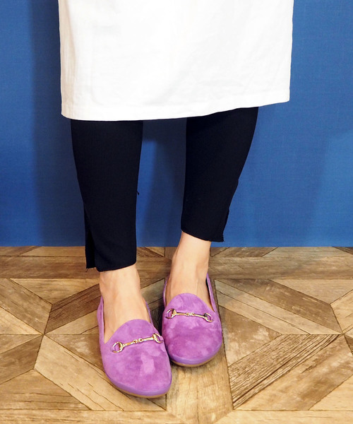 cava cava（サヴァサヴァ）の「〈cavacava (サヴァサヴァ) 〉　ビット付フラットシューズ（ローファー・レディース・ブラック/オリーブ/アイボリー/グレイッシュベージュ/レッド/ブラックミックス/ラベンダー/プラチナム・23.0cm/23.5cm/24.0cm/24.5cm/22.5cm/25.0cm）」の14枚目の写真