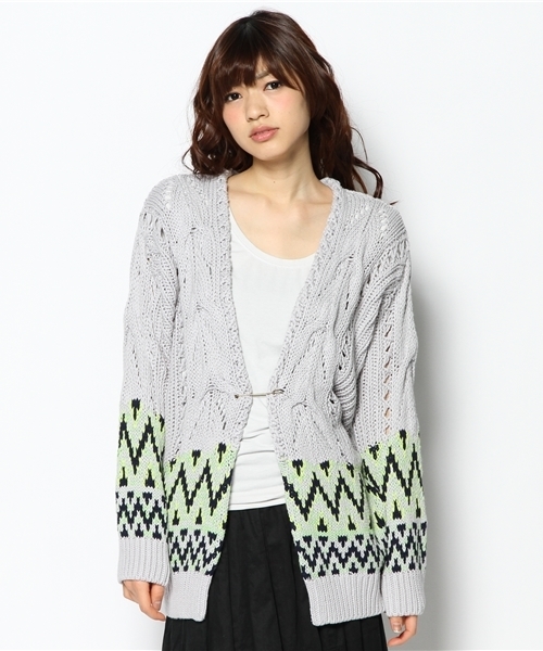 Another Edition（アナザーエディション）の「AE JQ CABLE COL CCGN（カーディガン/ボレロ・レディース・ピンク/イエロー・フリー）」の3枚目の写真