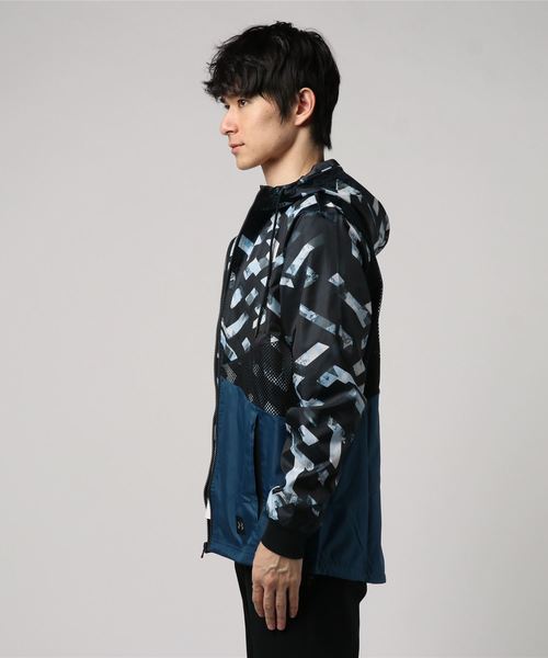 UNDER ARMOUR（アンダーアーマー）の「メンズライフスタイルジャケット / スポーツスタイル ウィンドブレイカー【セットアップ対応商品】（ナイロンジャケット・メンズ・ホワイト×ブラック/ブラック系その他/カリビアンブルー/ブラック・XXL/3XL/MD/SM/LG/XL）」の9枚目の写真