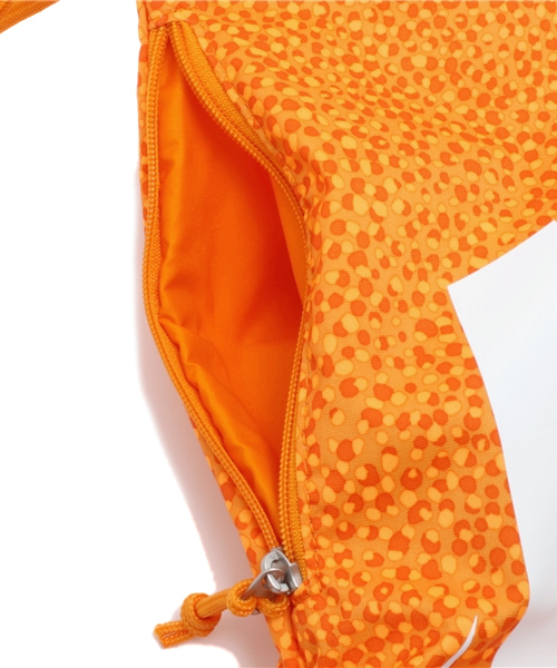 NIKE（ナイキ）の「ナイキ ヘリテージ ジムサック 巾着 NIKE HERITAGE GYMSACK BA3329（バックパック/リュック・メンズ・ブラック/オレンジ/グリーン/イエロー/ブルー・ONE SIZE）」の10枚目の写真