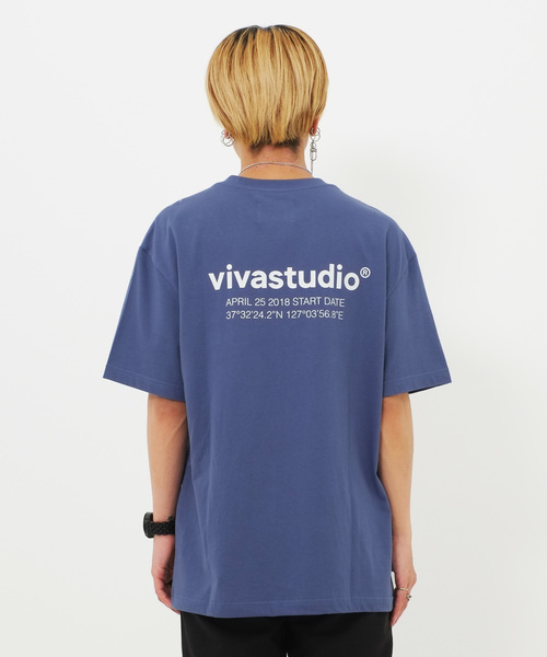 VIVASTUDIO(ビバスタジオ)の「ロケーションロゴTEE(Tシャツ/カットソー・メンズ・ホワイト/ブラック/インディゴブルー・M)」の7枚目の写真
