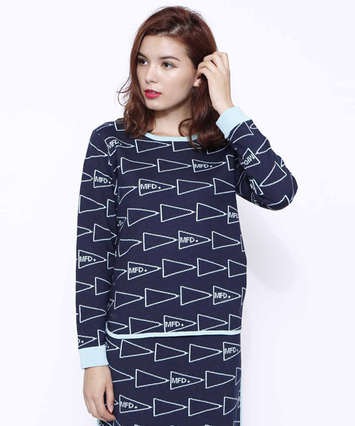 MILKFED.(ミルクフェド)の「FLAG JQ L/S KNIT TOP (ニットトップ/長袖/総柄/フラッグ)(ニット/セーター・レディース・ネイビー/ピンク・MEDIUM/SMALL)」の1枚目の写真