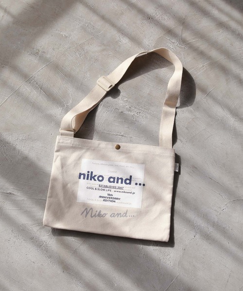 niko and...（ニコアンド）の「オリジナルNewニコロゴサコッシュバッグ（ハンドバッグ・レディース・オフホワイト/ピンク/ブラック/その他2/その他1・0）」の4枚目の写真