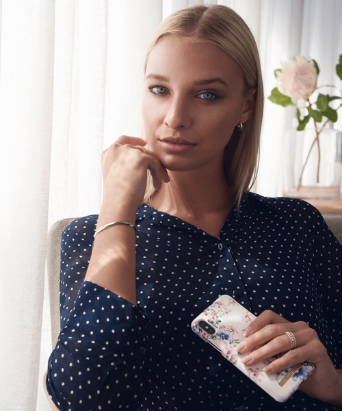 IDEAL OF SWEDEN(アイディールオブスウェーデン)の「Floral Romance iPhone case(スマホケース/カバー・レディース・ホワイト系その他・0/4/3/1/2)」の5枚目の写真