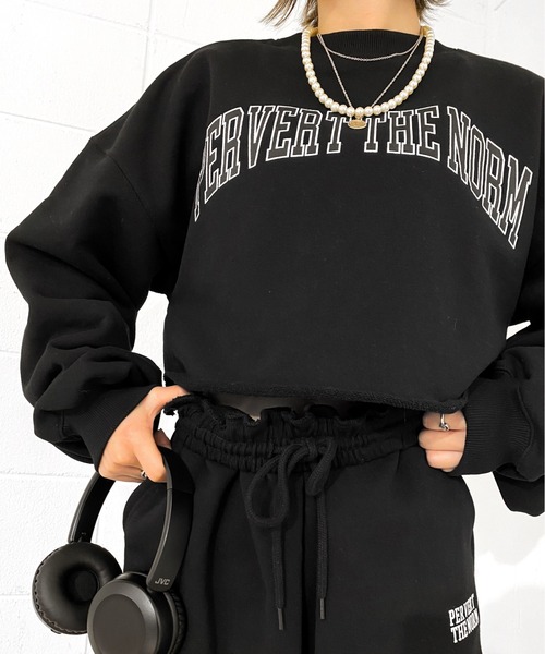 WHO'S WHO gallery（フーズフーギャラリー）の「PERVERT カレッジショートプル（スウェット・レディース・ライトグレー/ブラック/ネイビー/ベージュ系その他・FREE）」の8枚目の写真