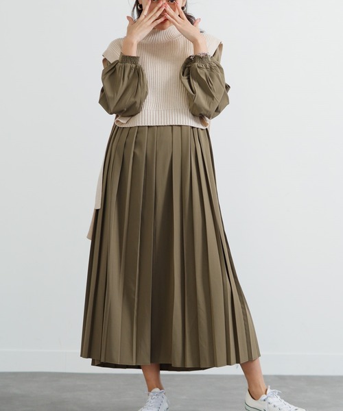 LADYMADE（レディメイド）の「ベストセットシャーリングスリーブプリーツワンピース（ワンピース・レディース・カーキ/オフホワイト・FREE）」の2枚目の写真