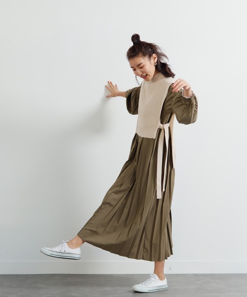 LADYMADE（レディメイド）の「ベストセットシャーリングスリーブプリーツワンピース（ワンピース・レディース・カーキ/オフホワイト・FREE）」の6枚目の写真