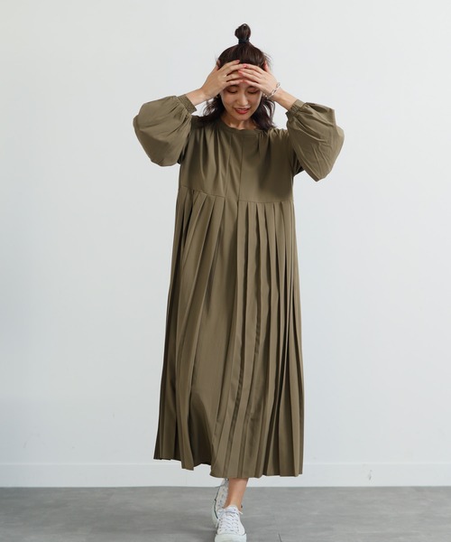 LADYMADE（レディメイド）の「ベストセットシャーリングスリーブプリーツワンピース（ワンピース・レディース・カーキ/オフホワイト・FREE）」の11枚目の写真