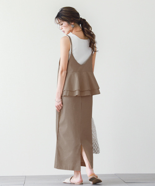 SUGAR BISKET（シュガービスケット）の「バックフリルサロペットスカート（サロペット/オーバーオール・レディース・アイボリー/ブラック/ブラウン/オリーブ/ブラック系その他2/ブラック系その他・C/フリー）」の5枚目の写真