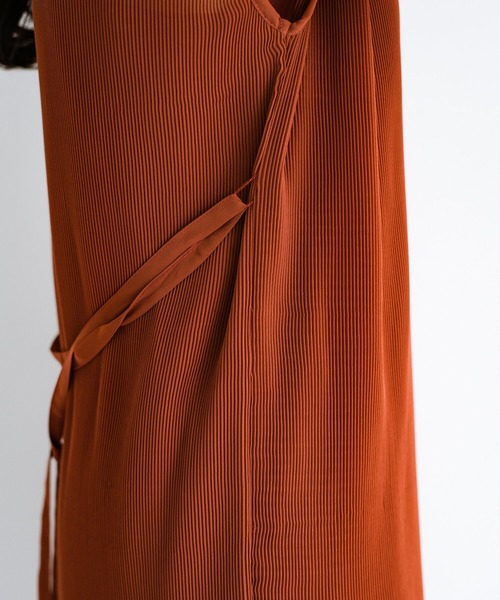 ワンピース ワンピース ドレス軽やかに重ね着も楽しめる 着こなし自在なウエストリボン付きプリーツワンピース ワンピース Haco ハコ のファッション