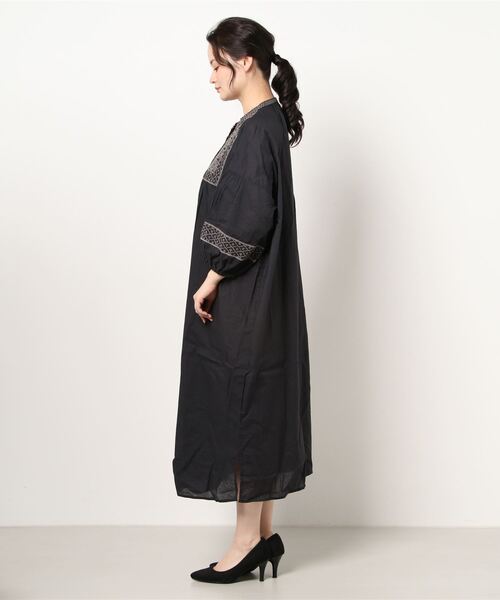 Samansa Mos2（サマンサ モスモス）の「刺繍前あきワンピース（ワンピース・レディース・ブラック/キナリ/オフホワイト・ﾌﾘ-）」の4枚目の写真