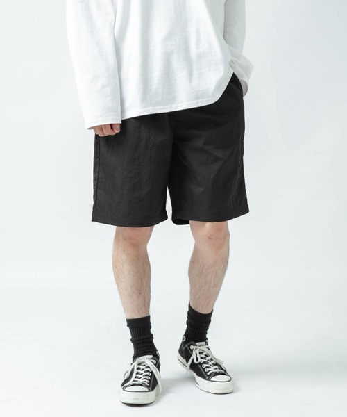 ITEMS URBANRESEARCH（アイテムズ アーバンリサーチ）の「ナイロンイージーショートパンツ（その他パンツ・メンズ・カーキ/ベージュ/ブラック・MEDIUM/LARGE）」の2枚目の写真