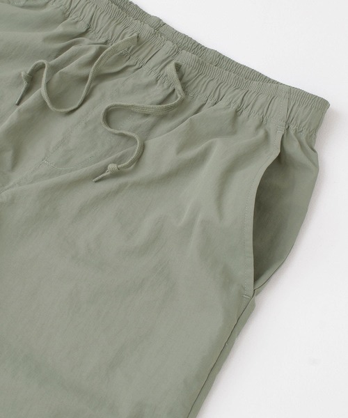 ITEMS URBANRESEARCH（アイテムズ アーバンリサーチ）の「ナイロンイージーショートパンツ（その他パンツ・メンズ・カーキ/ベージュ/ブラック・MEDIUM/LARGE）」の18枚目の写真