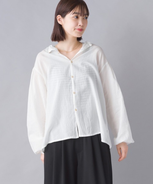 OMNES（オムネス）の「綿サテンガーゼ 袖タック長袖ブラウス（シャツ/ブラウス・レディース・オフホワイト/グレー系その他/サーモンピンク/チャコール・FREE）」の2枚目の写真