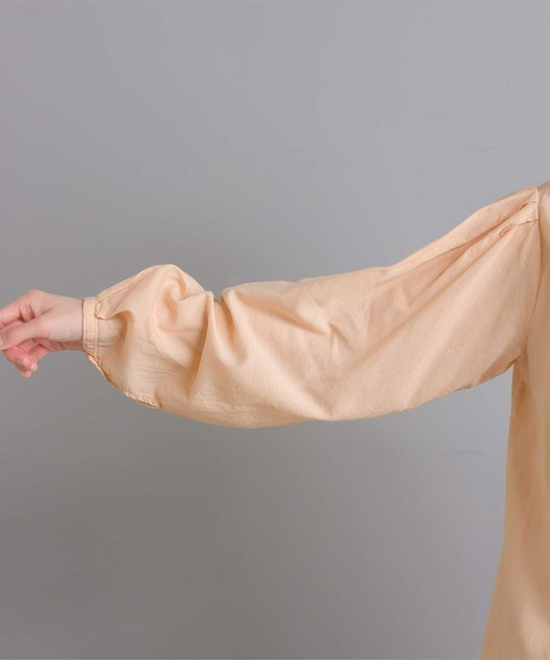 OMNES（オムネス）の「綿サテンガーゼ 袖タック長袖ブラウス（シャツ/ブラウス・レディース・オフホワイト/グレー系その他/サーモンピンク/チャコール・FREE）」の9枚目の写真