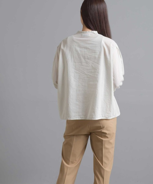 OMNES（オムネス）の「綿サテンガーゼ 袖タック長袖ブラウス（シャツ/ブラウス・レディース・オフホワイト/グレー系その他/サーモンピンク/チャコール・FREE）」の19枚目の写真