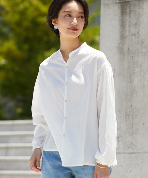 OMNES（オムネス）の「綿サテンガーゼ 袖タック長袖ブラウス（シャツ/ブラウス・レディース・オフホワイト/グレー系その他/サーモンピンク/チャコール・FREE）」の21枚目の写真