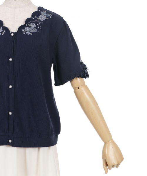 axes femme（アクシーズファム）の「ローズ刺繍カットカーディガン（カーディガン/ボレロ・レディース・グリーン/ホワイト/ネイビー・MEDIUM）」の22枚目の写真