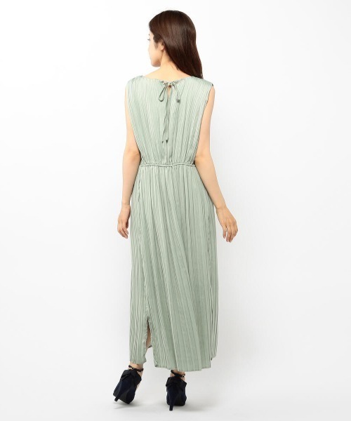 MISCH MASCH（ミッシュマッシュ）の「プリーツロングワンピース（ワンピース・レディース・グリーン/パープル系その他・MEDIUM）」の6枚目の写真
