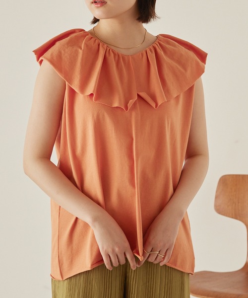 mikke（ミッケ）の「ドレープフリルビックカラーノースリーブカットソー（Tシャツ/カットソー・レディース・オフホワイト/グレイッシュブルー/ダークオレンジ/ブラック・FREE）」の4枚目の写真