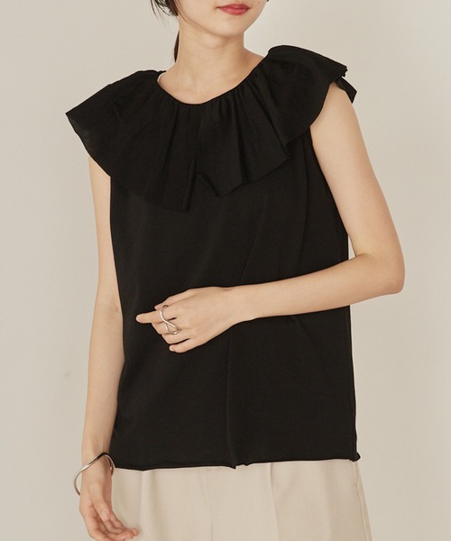 mikke（ミッケ）の「ドレープフリルビックカラーノースリーブカットソー（Tシャツ/カットソー・レディース・オフホワイト/グレイッシュブルー/ダークオレンジ/ブラック・FREE）」の2枚目の写真