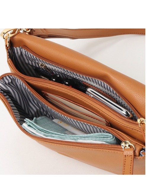 Pi（ピーアイ）の「クラッチにもなるレザー調合皮フラップショルダー（ショルダーバッグ・レディース・ブラック/キャメル・フリー）」の7枚目の写真