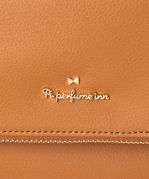 Pi（ピーアイ）の「クラッチにもなるレザー調合皮フラップショルダー（ショルダーバッグ・レディース・ブラック/キャメル・フリー）」の8枚目の写真