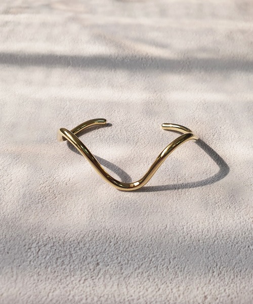 CEMONEMO（セモネモ）の「Vウェーブ メタル バングル（バングル/リストバンド・レディース・シルバー/ゴールド・FREE）」の7枚目の写真