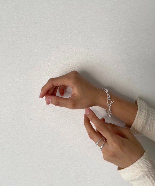 CANAL JEAN（キャナルジーン）の「Pt(ピーティー) アンカーブレス（ブレスレット・レディース・シルバー/ゴールド・ONE SIZE）」の7枚目の写真