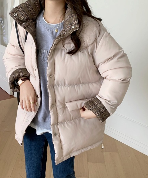 emi+(エミプラス)の「リバーシブルチェック中綿ジャケット(ダウンジャケット/コート・レディース・ブラック/グレー/ベージュ・FREE)」の3枚目の写真