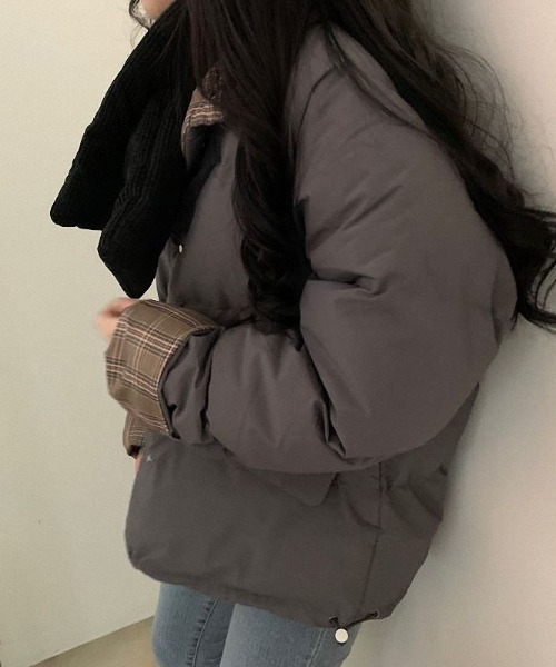 emi+(エミプラス)の「リバーシブルチェック中綿ジャケット(ダウンジャケット/コート・レディース・ブラック/グレー/ベージュ・FREE)」の6枚目の写真