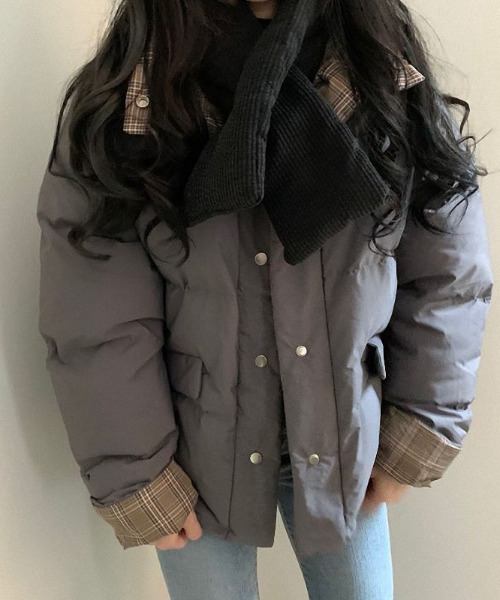 emi+(エミプラス)の「リバーシブルチェック中綿ジャケット(ダウンジャケット/コート・レディース・ブラック/グレー/ベージュ・FREE)」の7枚目の写真