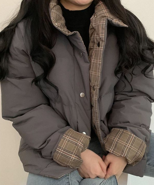 emi+(エミプラス)の「リバーシブルチェック中綿ジャケット(ダウンジャケット/コート・レディース・ブラック/グレー/ベージュ・FREE)」の9枚目の写真
