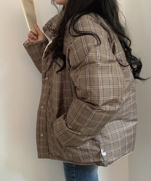 emi+(エミプラス)の「リバーシブルチェック中綿ジャケット(ダウンジャケット/コート・レディース・ブラック/グレー/ベージュ・FREE)」の10枚目の写真