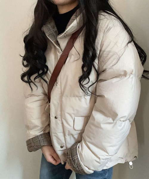 emi+(エミプラス)の「リバーシブルチェック中綿ジャケット(ダウンジャケット/コート・レディース・ブラック/グレー/ベージュ・FREE)」の11枚目の写真