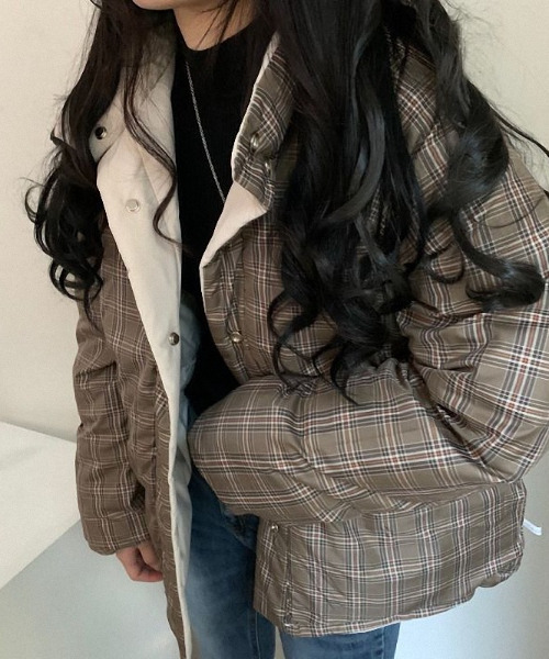 emi+(エミプラス)の「リバーシブルチェック中綿ジャケット(ダウンジャケット/コート・レディース・ブラック/グレー/ベージュ・FREE)」の16枚目の写真