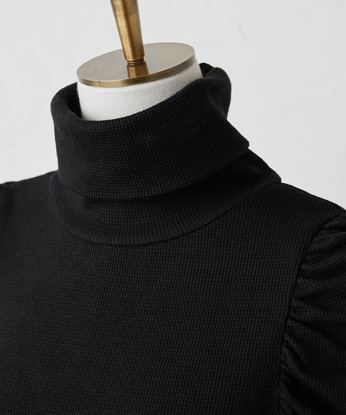 Seemi. byNICECLAUP( シーミーバイナイスクラップ)の「袖コンシャスハイネックリブトップス(Tシャツ/カットソー・レディース・ホワイト系その他/ピンク系その他/ブラック・FREE)」の18枚目の写真