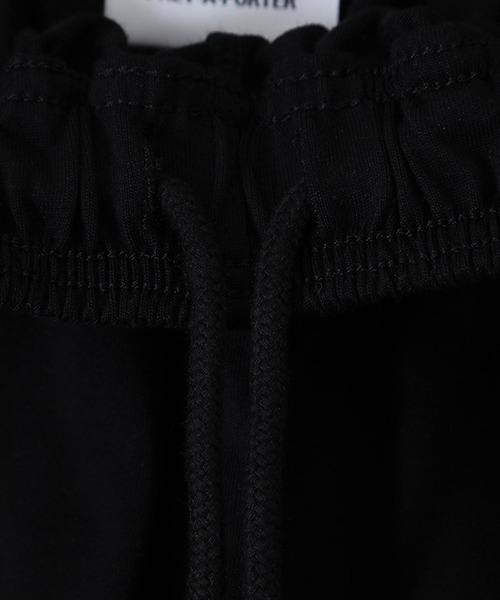 VETEMENTS（ヴェトモン）の「VETEMENTS / ヴェトモン：LIMITED EDITION SHORTS：UE52TR130B[RIP]（スウェットパンツ・メンズ・ブラック・S/M/XS）」の3枚目の写真