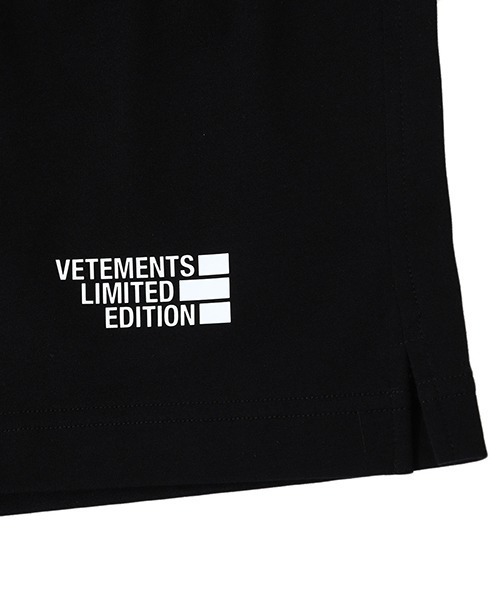 VETEMENTS（ヴェトモン）の「VETEMENTS / ヴェトモン：LIMITED EDITION SHORTS：UE52TR130B[RIP]（スウェットパンツ・メンズ・ブラック・S/M/XS）」の4枚目の写真