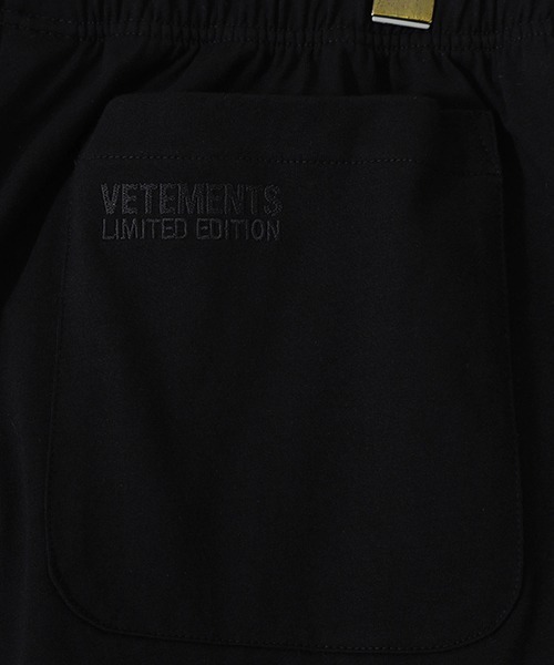 VETEMENTS（ヴェトモン）の「VETEMENTS / ヴェトモン：LIMITED EDITION SHORTS：UE52TR130B[RIP]（スウェットパンツ・メンズ・ブラック・S/M/XS）」の5枚目の写真