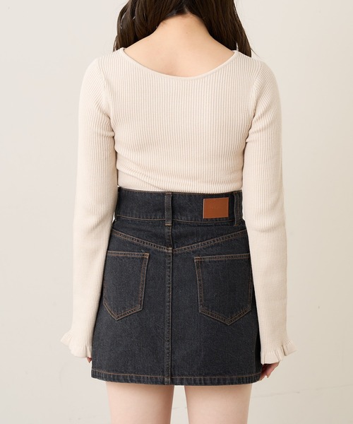 Chico（チコ）の「フロントねじり裾フリルリブニット（ニット