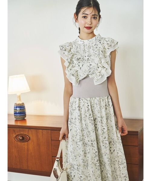 dazzlin(ダズリン)の「ラインアートリブノースリワンピース(ワンピース・レディース・グレー/アイボリー/グリーン・SMALL/MEDIUM)」の7枚目の写真