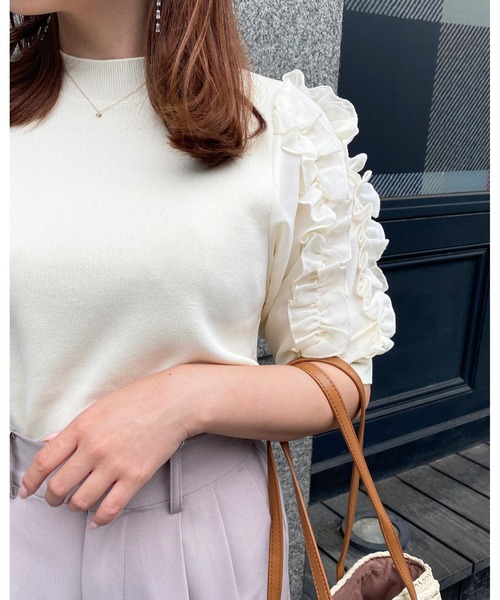 INGNI（イング）の「袖異素材フリルニット（ニット/セーター・レディース・アイボリー/ブラック/グレー系その他・M）」の11枚目の写真